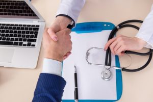 Il Health 33 הסדרת מעמד בן זוג זר מה צריך לדעת על זכויות רפואיות